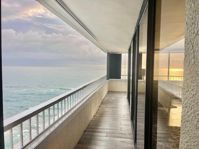 5280 N Ocean Drive 8b