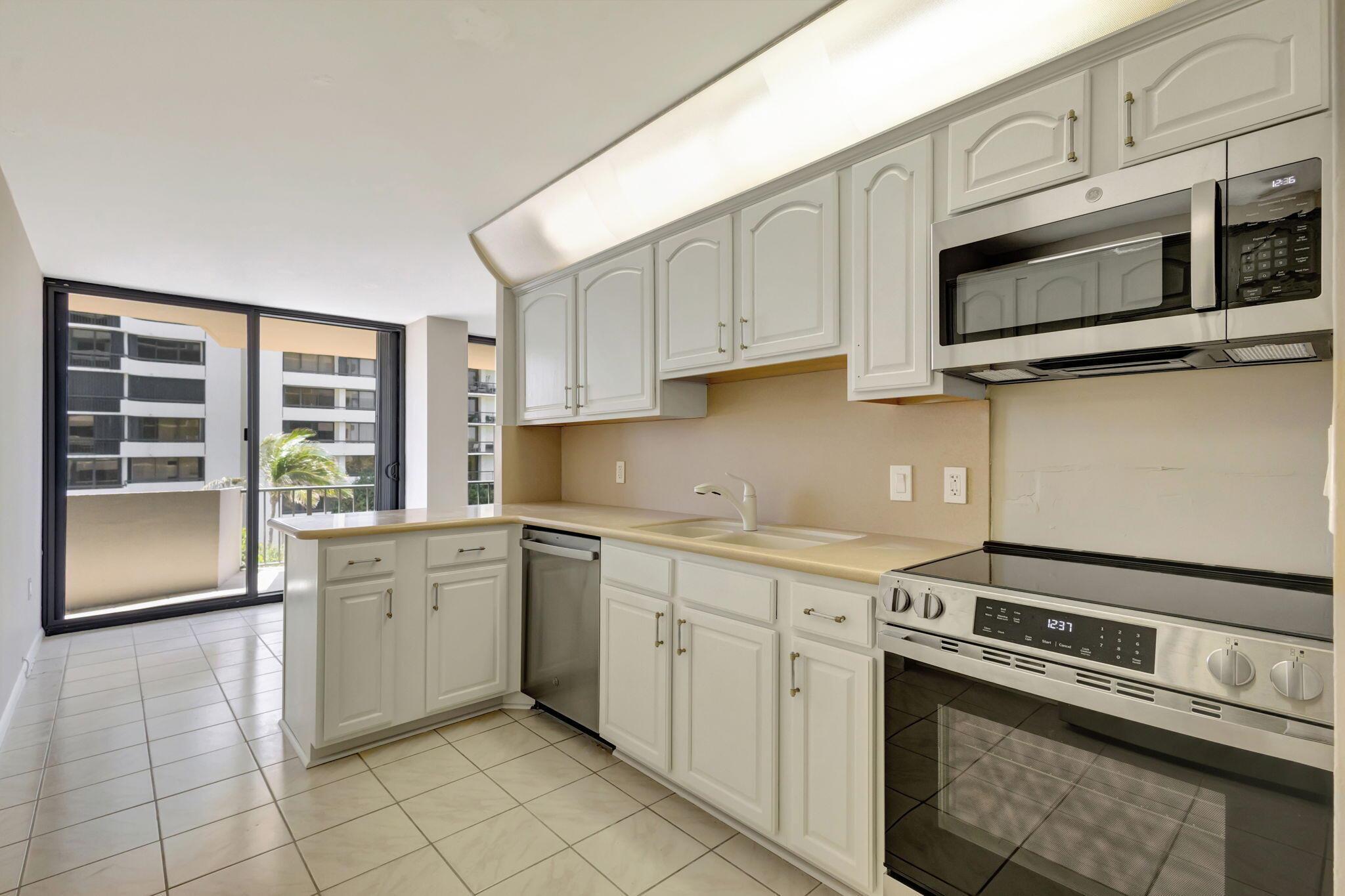 4200 N Ocean Drive 2-303