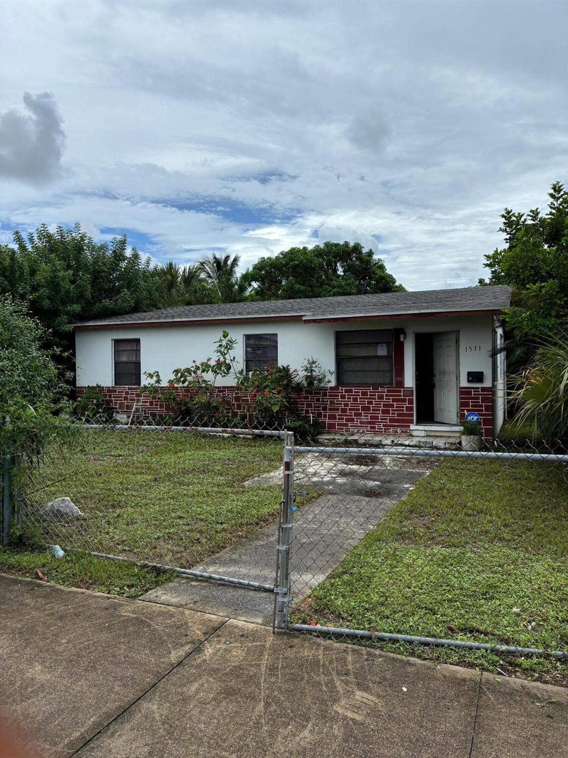 1511 W 32nd Street