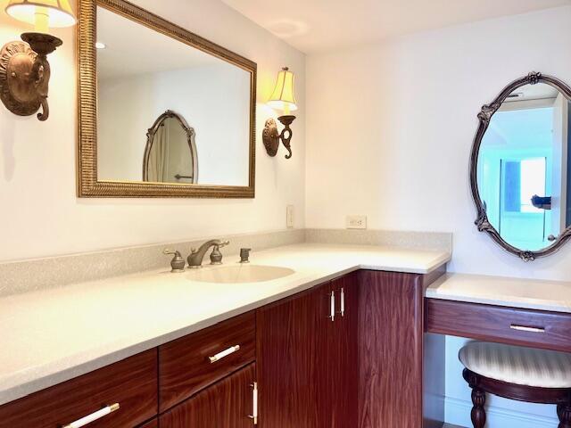 5280 N Ocean Drive 7b