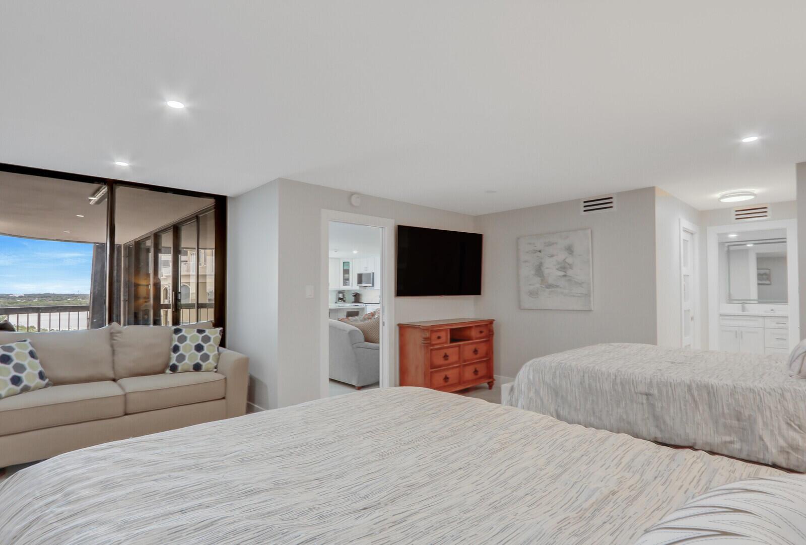 5380 N Ocean Drive 9a