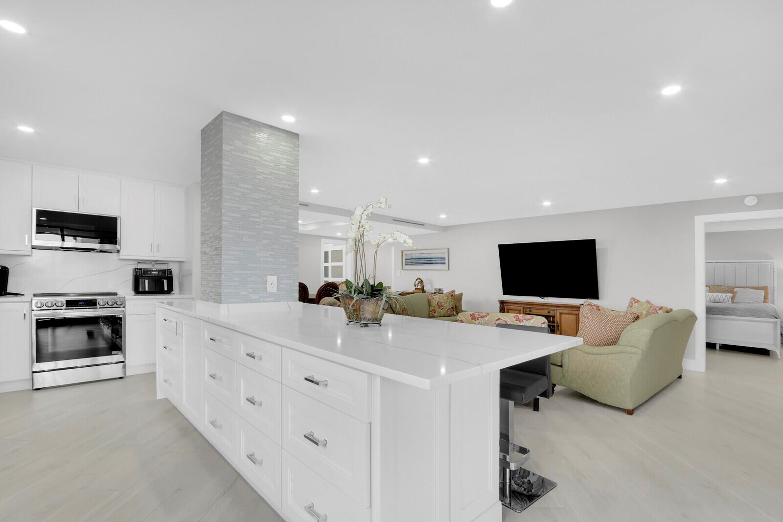 5380 N Ocean Drive 9a