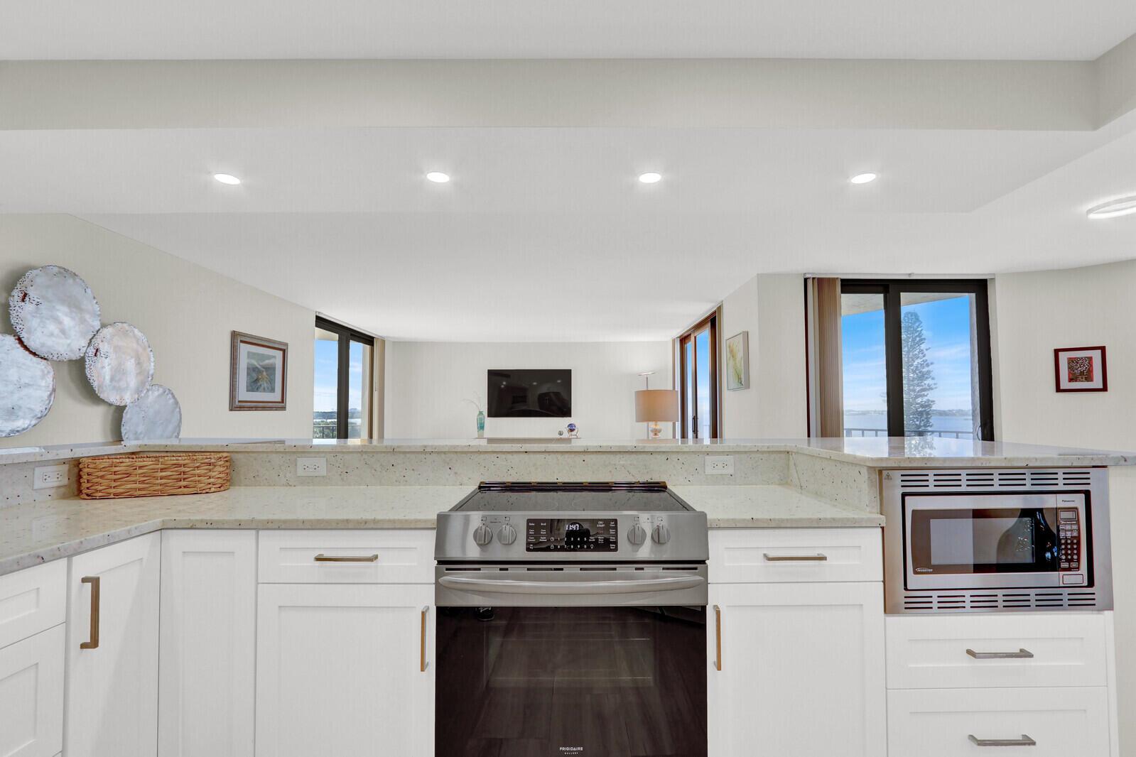 5420 N Ocean Drive 506