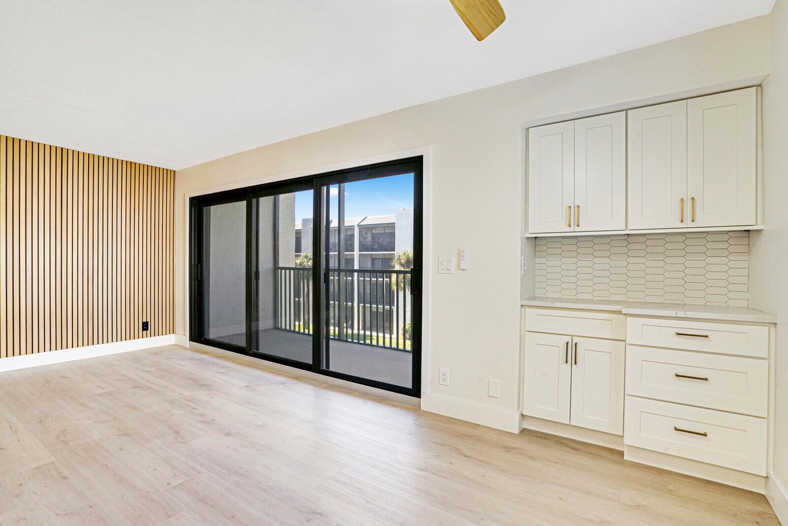 1605 S Us Highway 1 A308