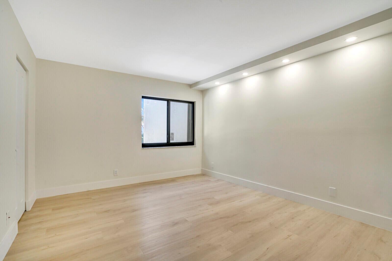 1605 S Us Highway 1 A308