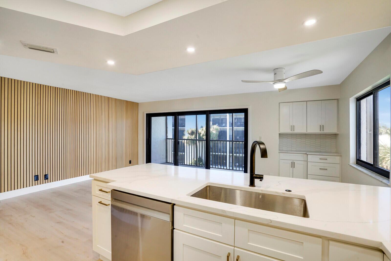 1605 S Us Highway 1 A308