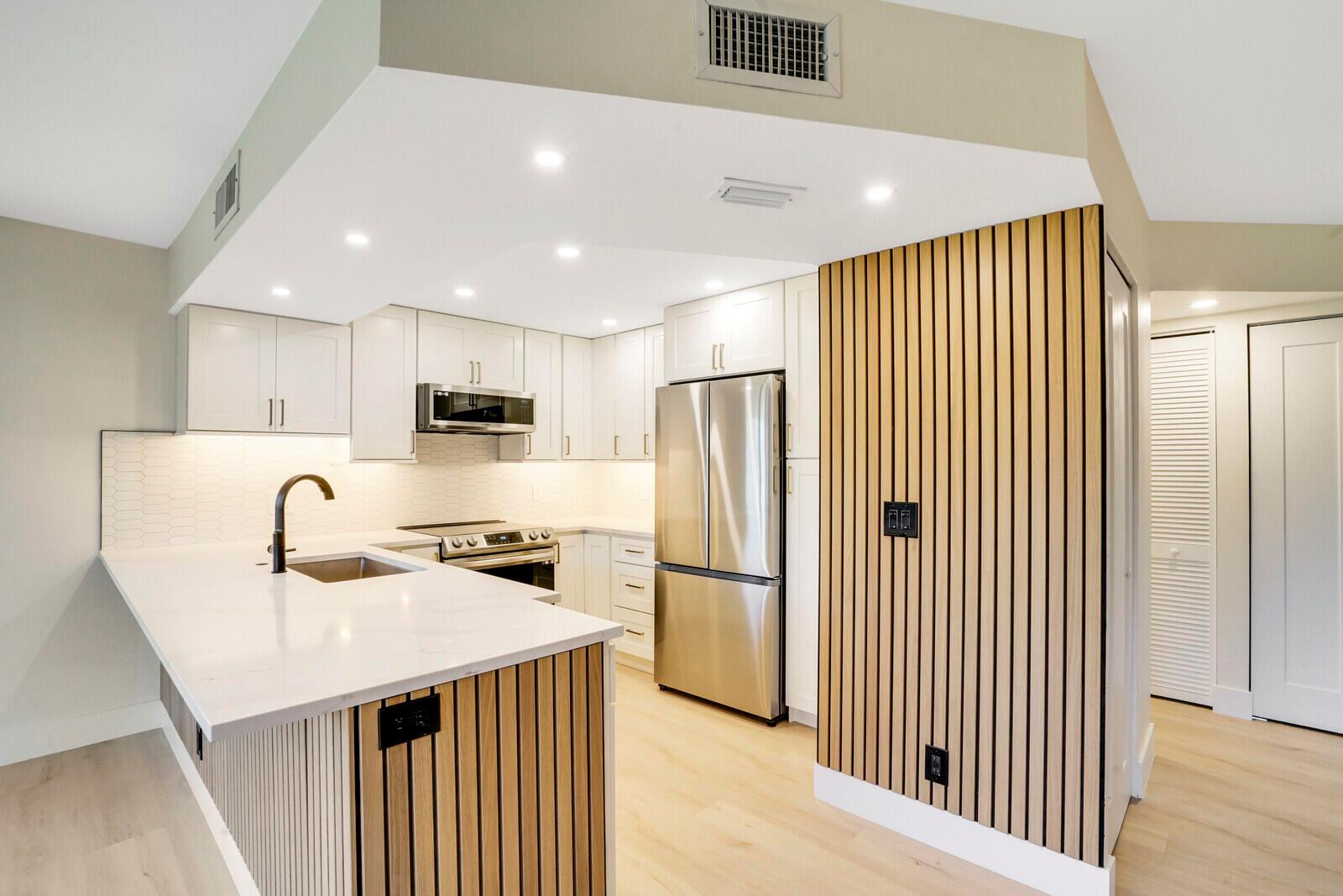 1605 S Us Highway 1 A308