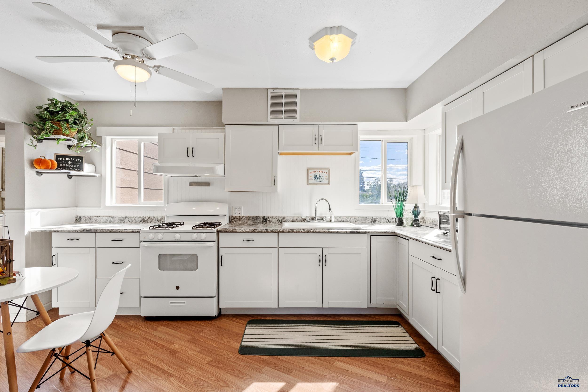 305 E DENVER