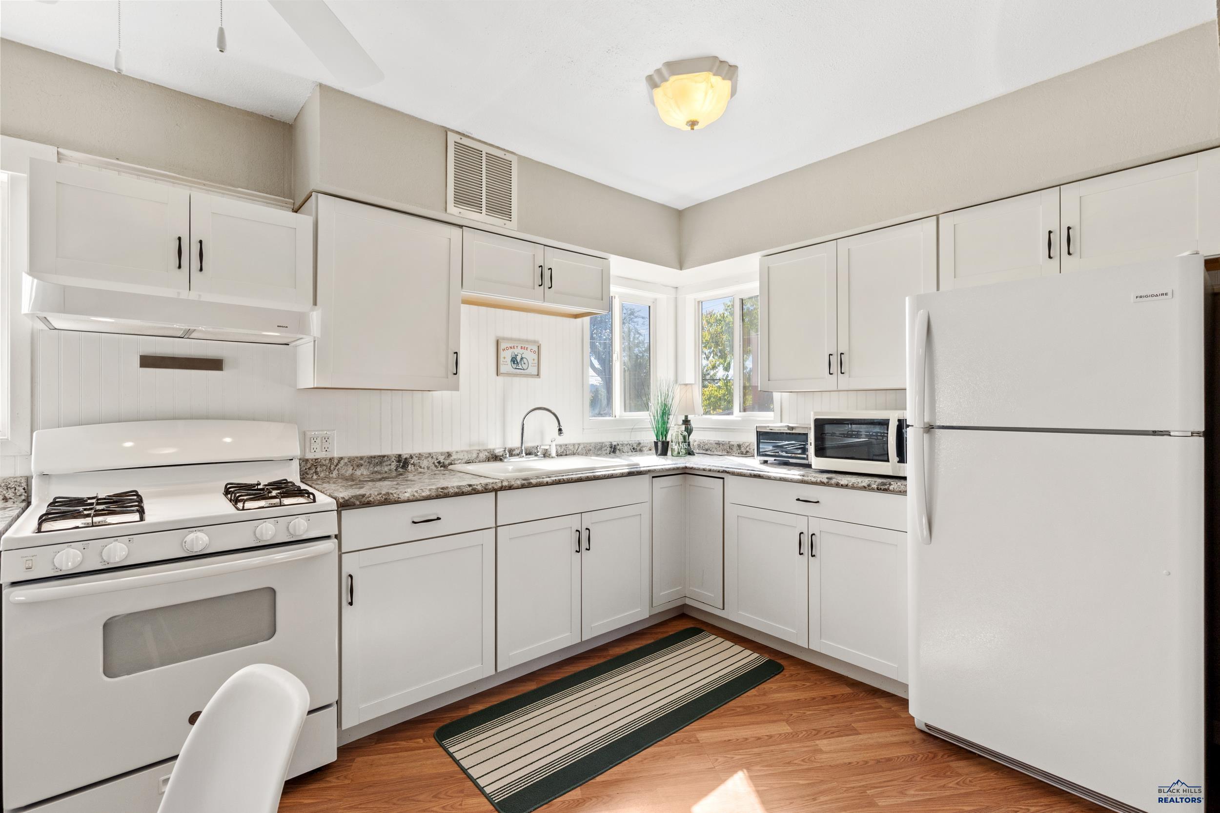 305 E DENVER
