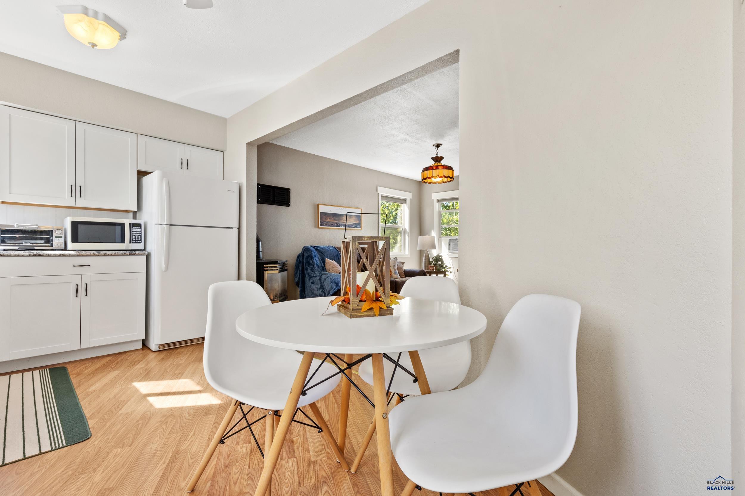 305 E DENVER