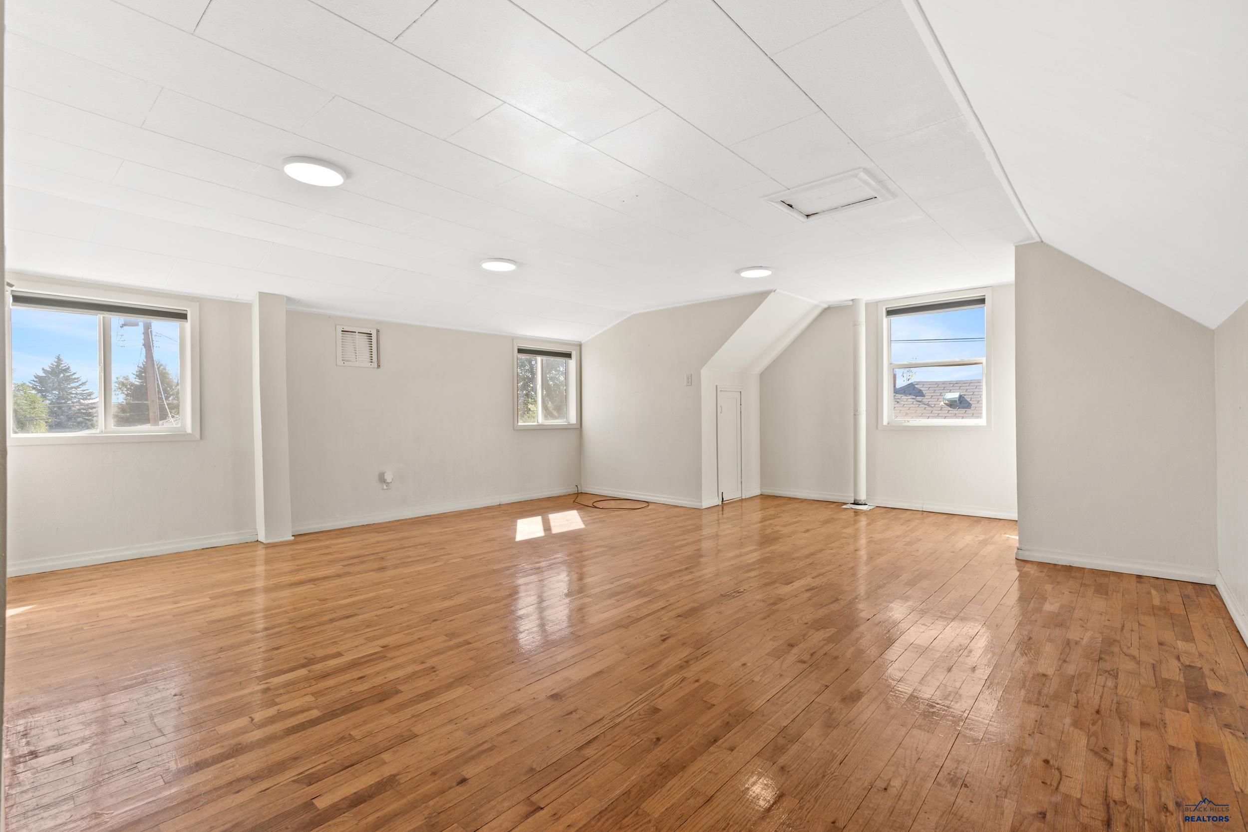 305 E DENVER