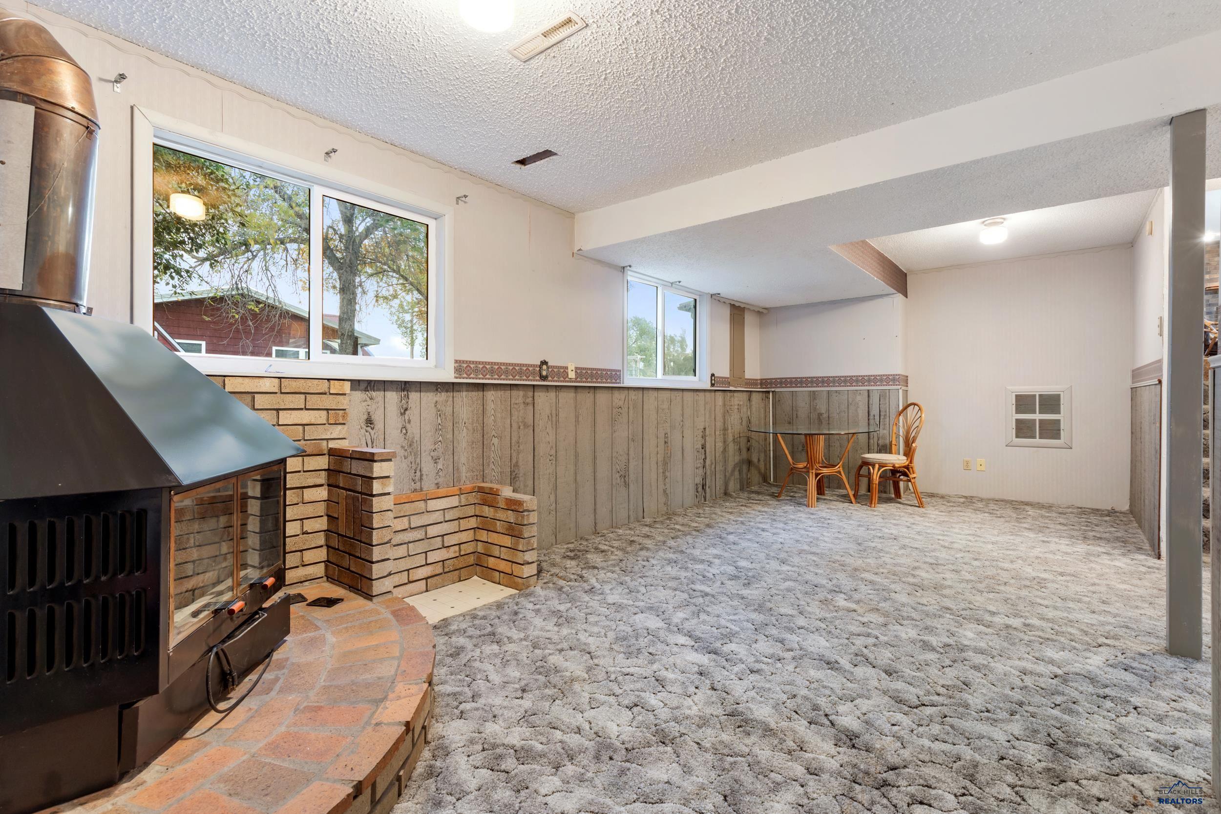 212 W 4TH AVE