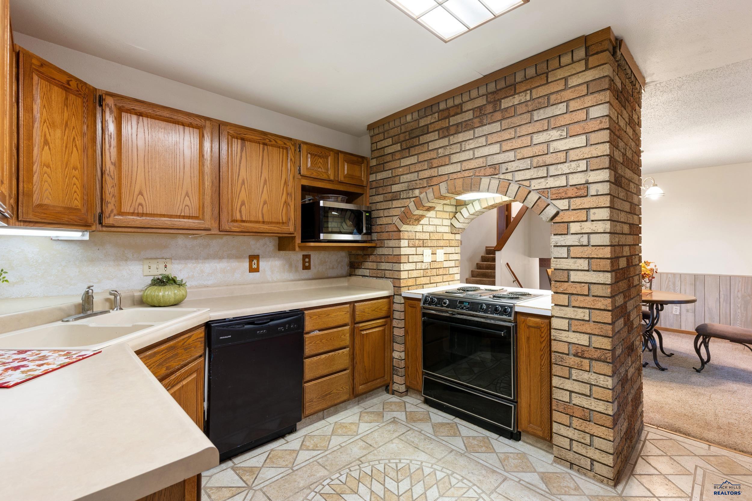 212 W 4TH AVE