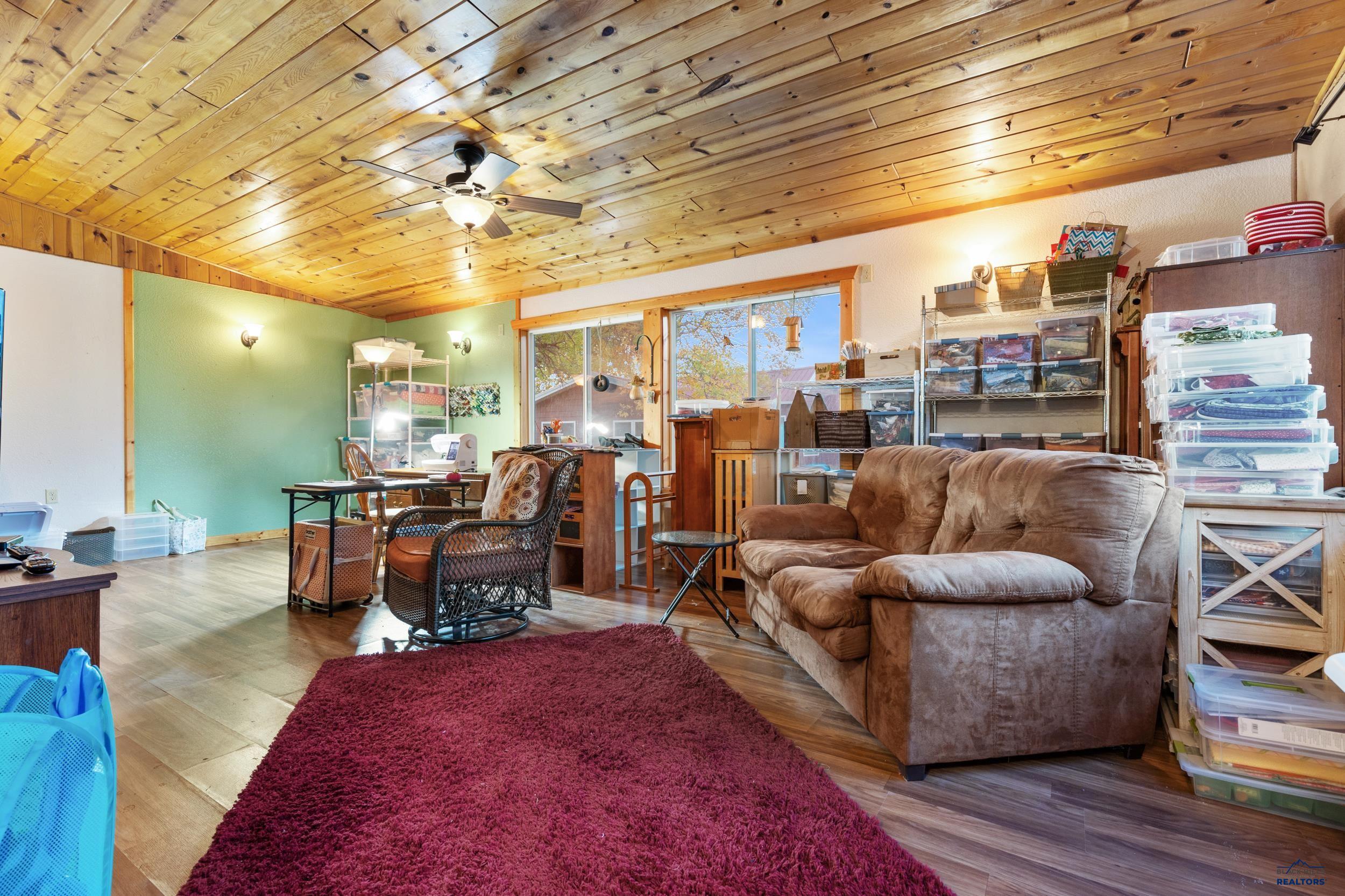 212 W 4TH AVE