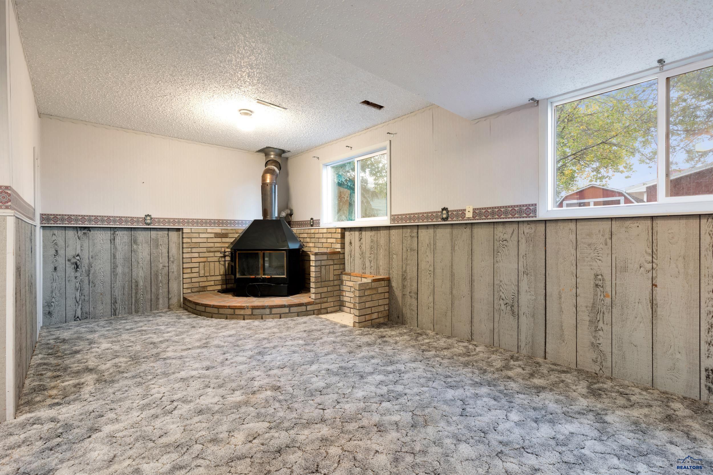 212 W 4TH AVE