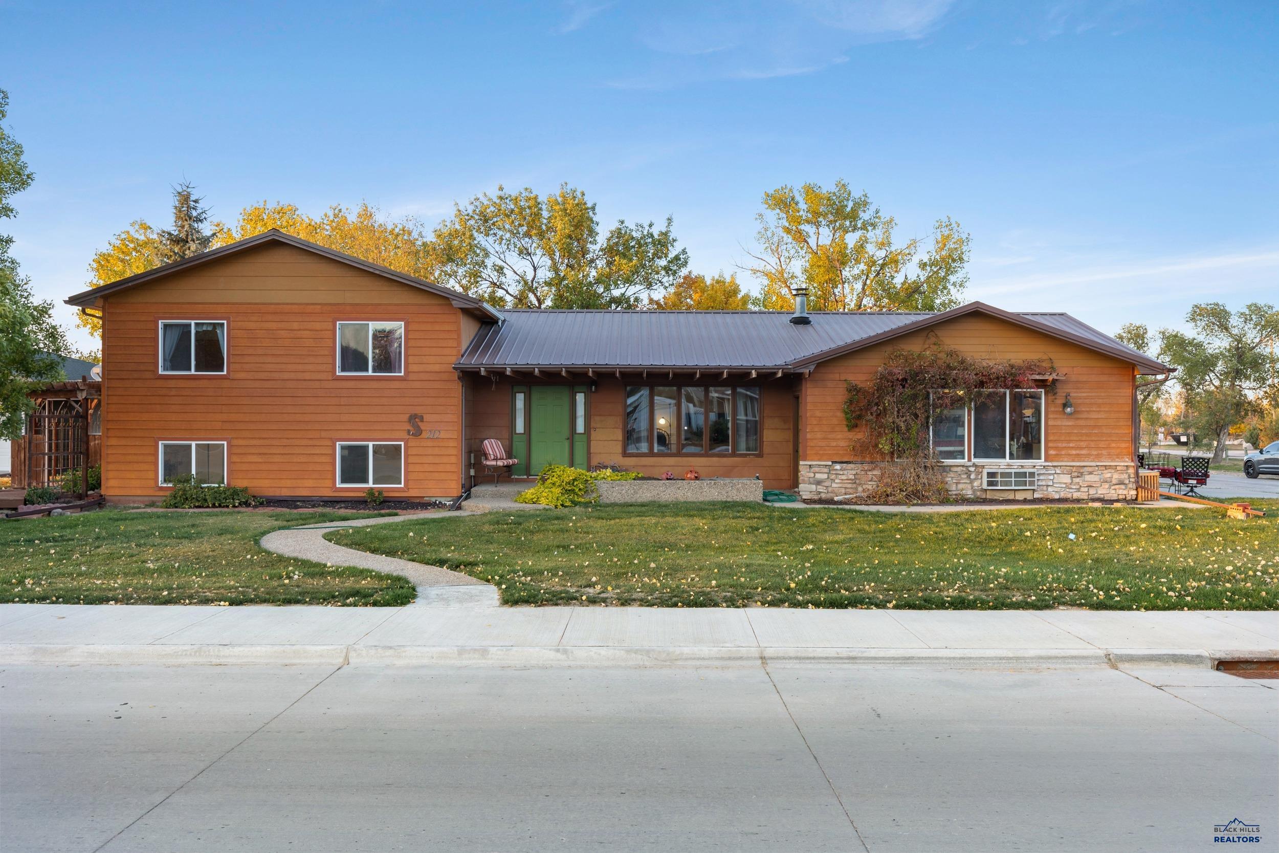 212 W 4TH AVE