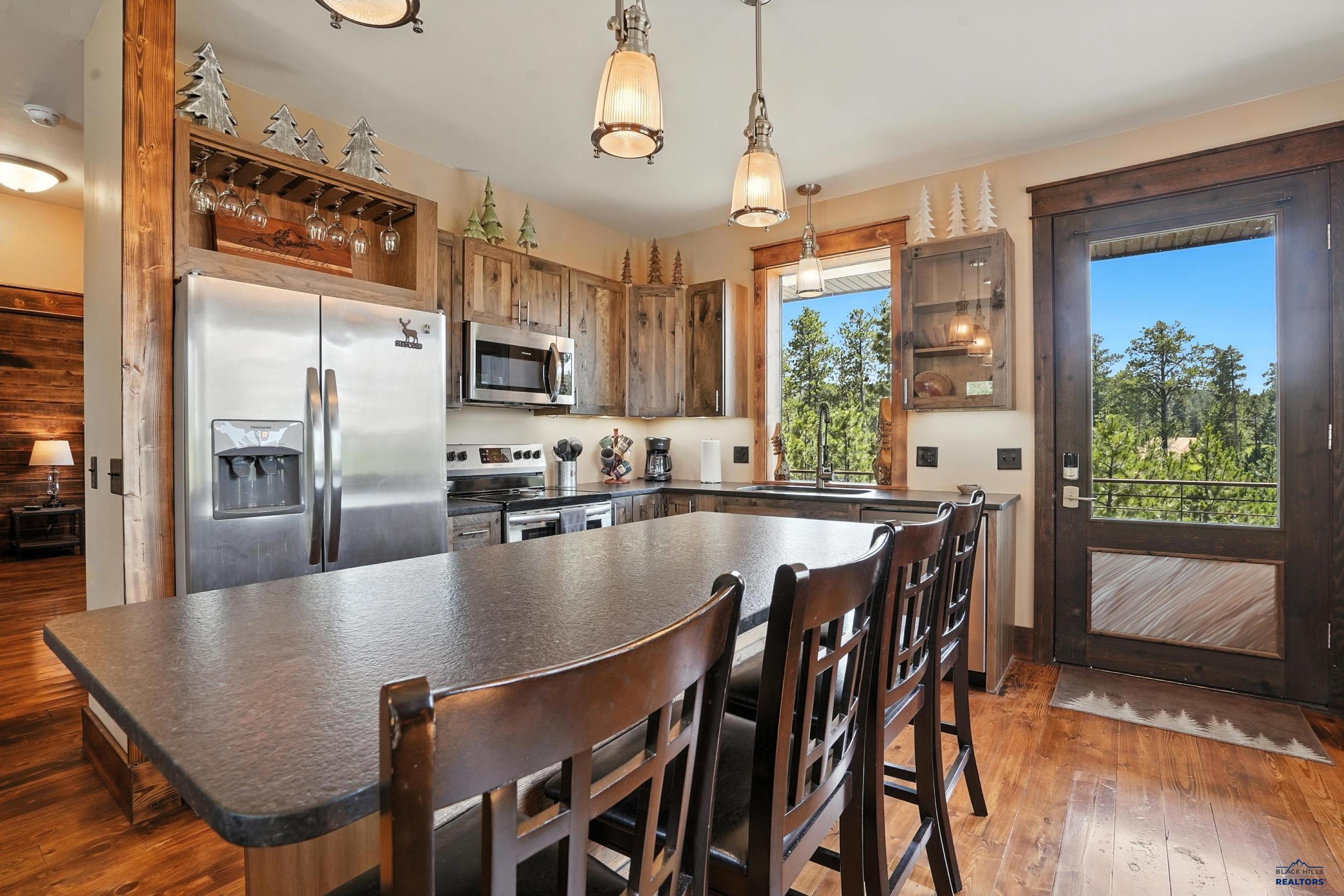 21304 & 21302 WASP RD