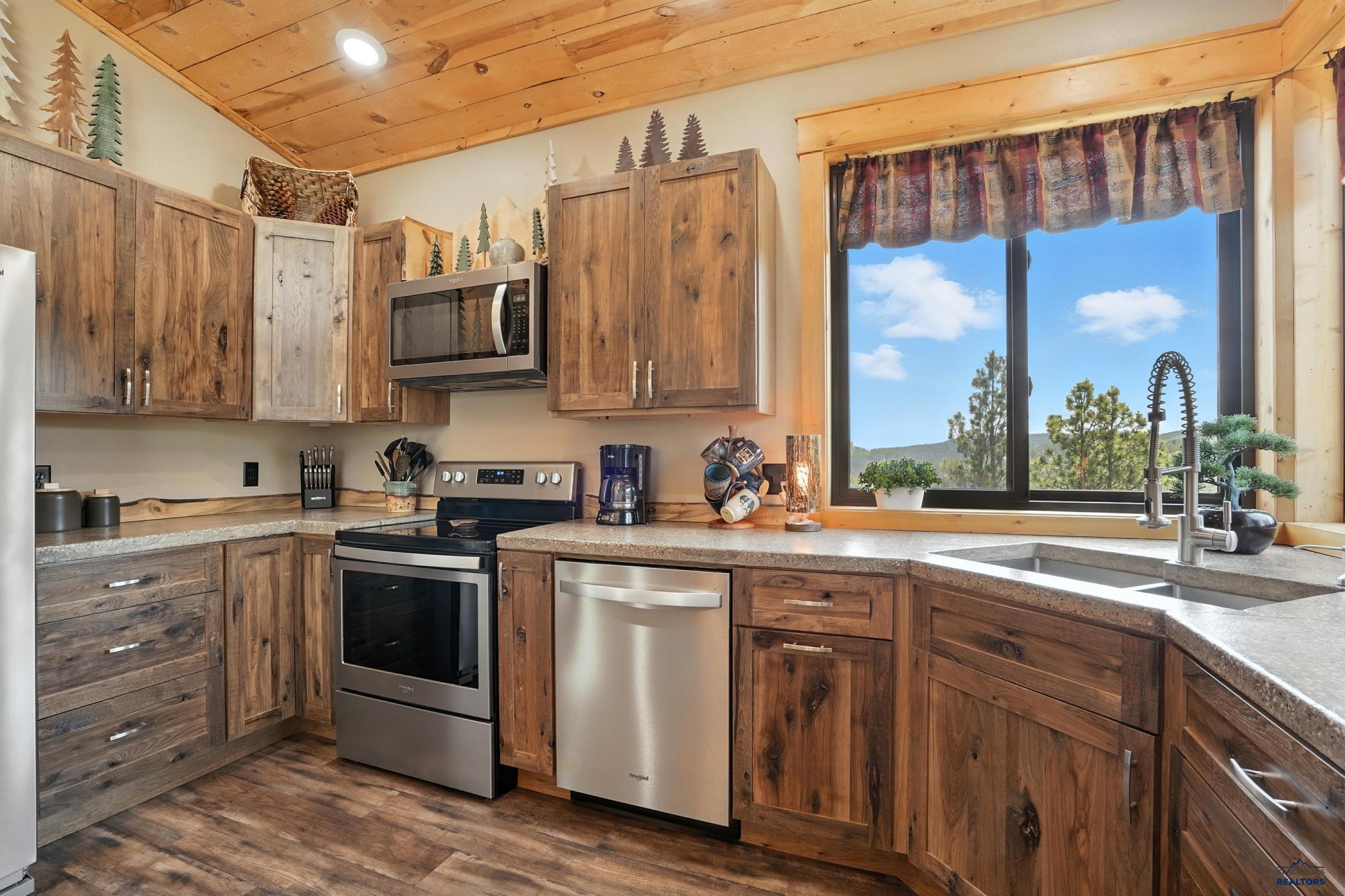 21304 & 21302 WASP RD