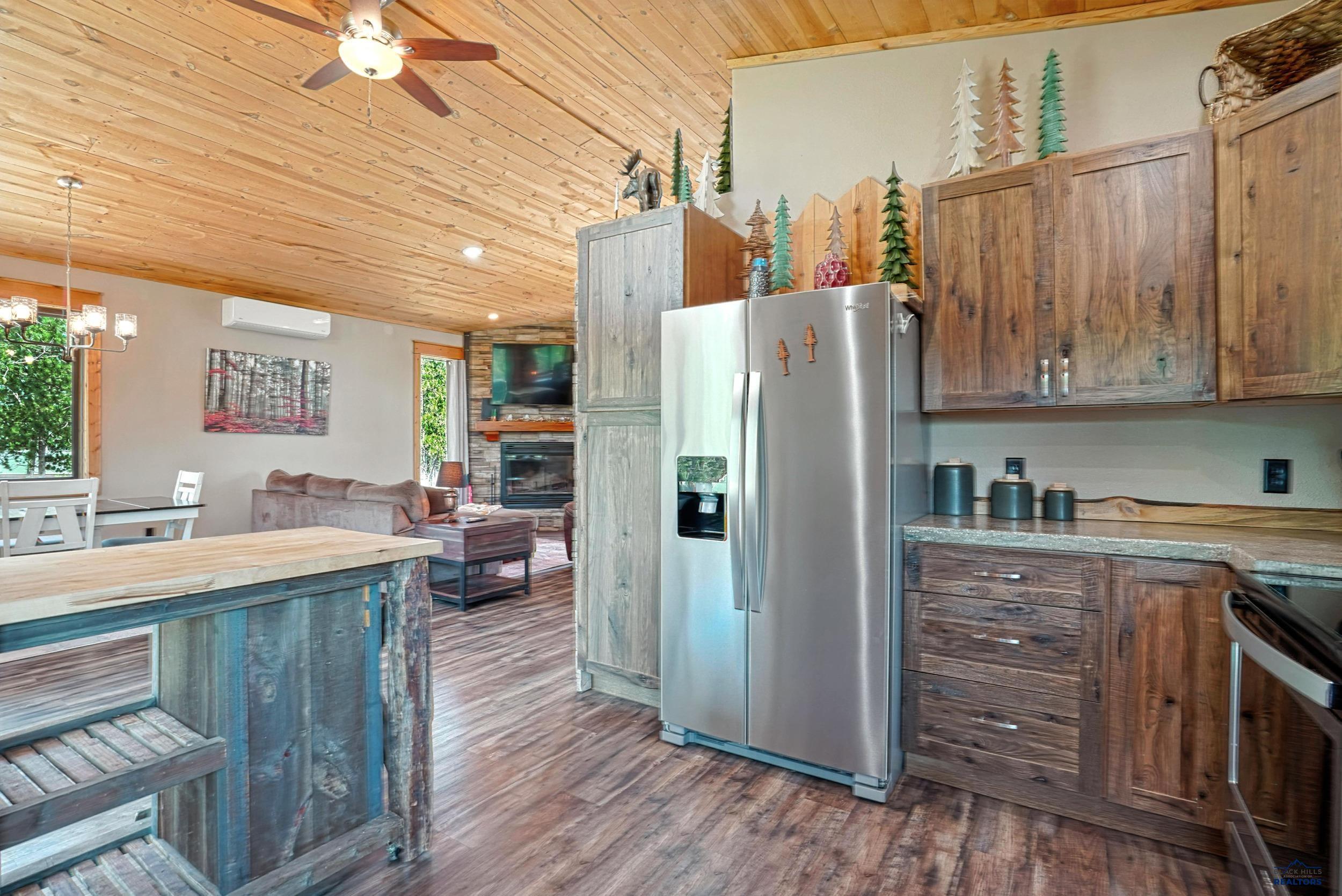 21304 & 21302 WASP RD