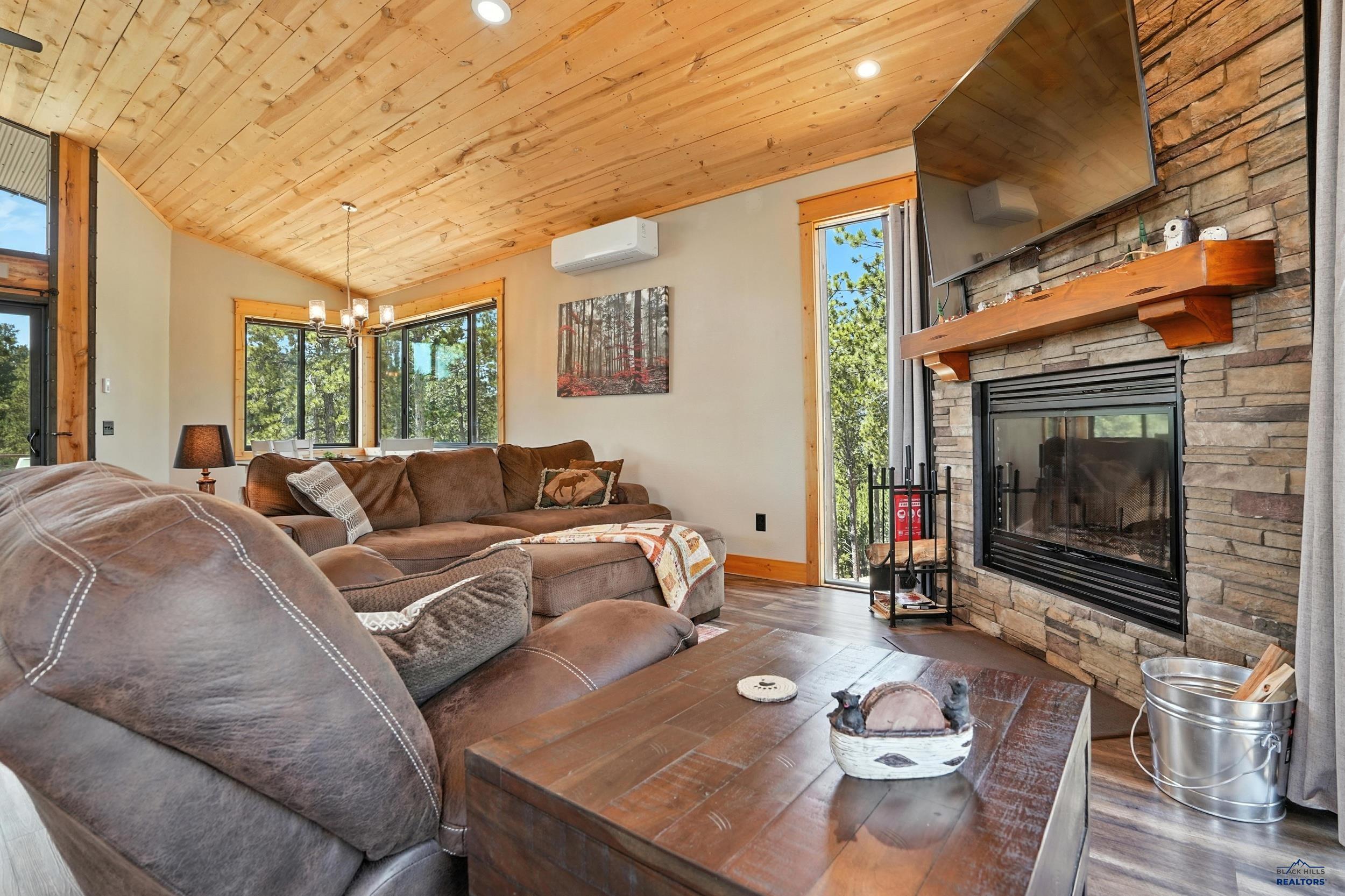 21304 & 21302 WASP RD