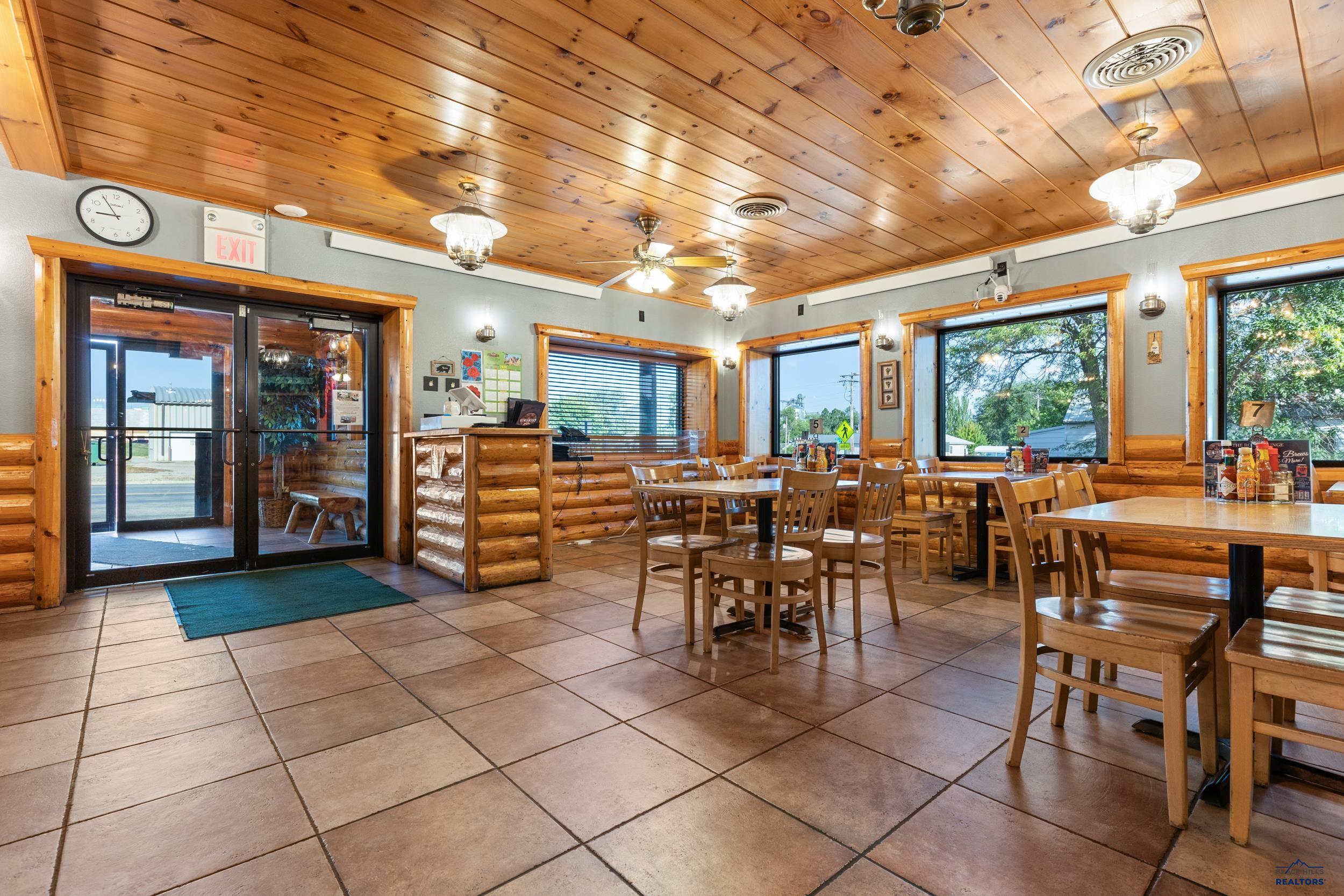 506 GLENN ST