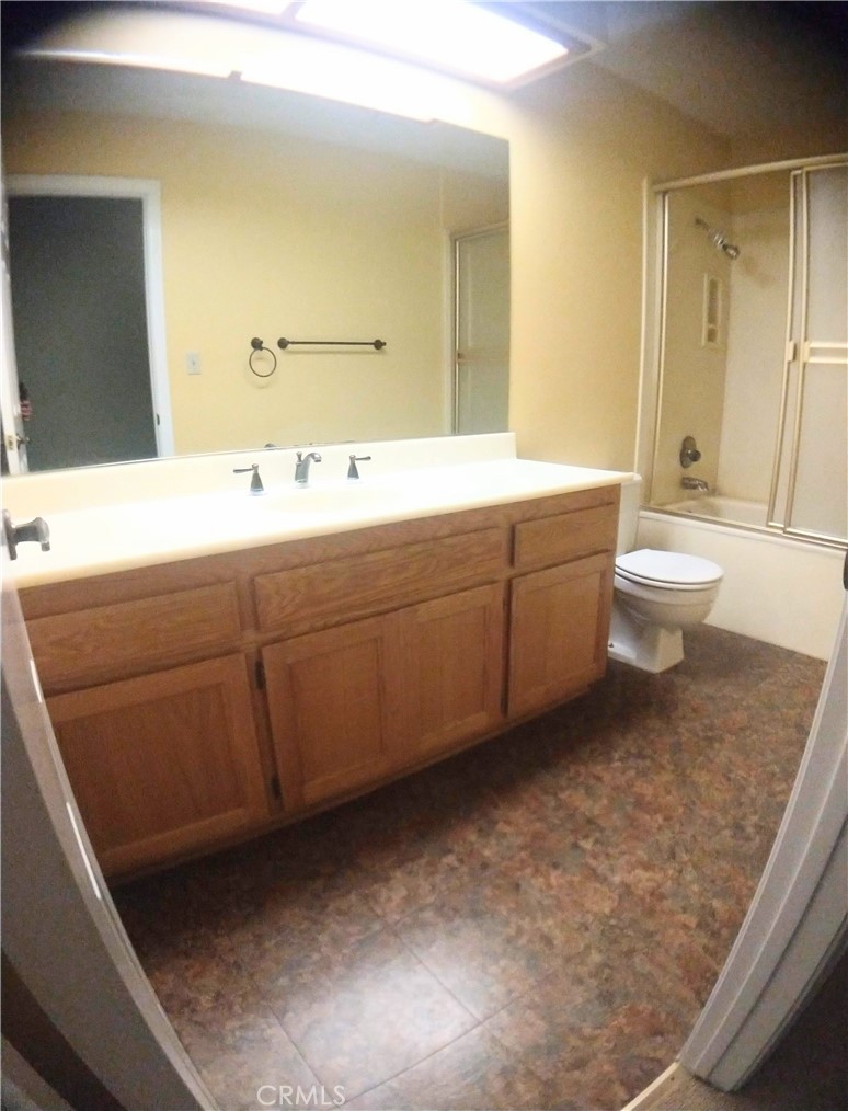 1913 Robinson Street B