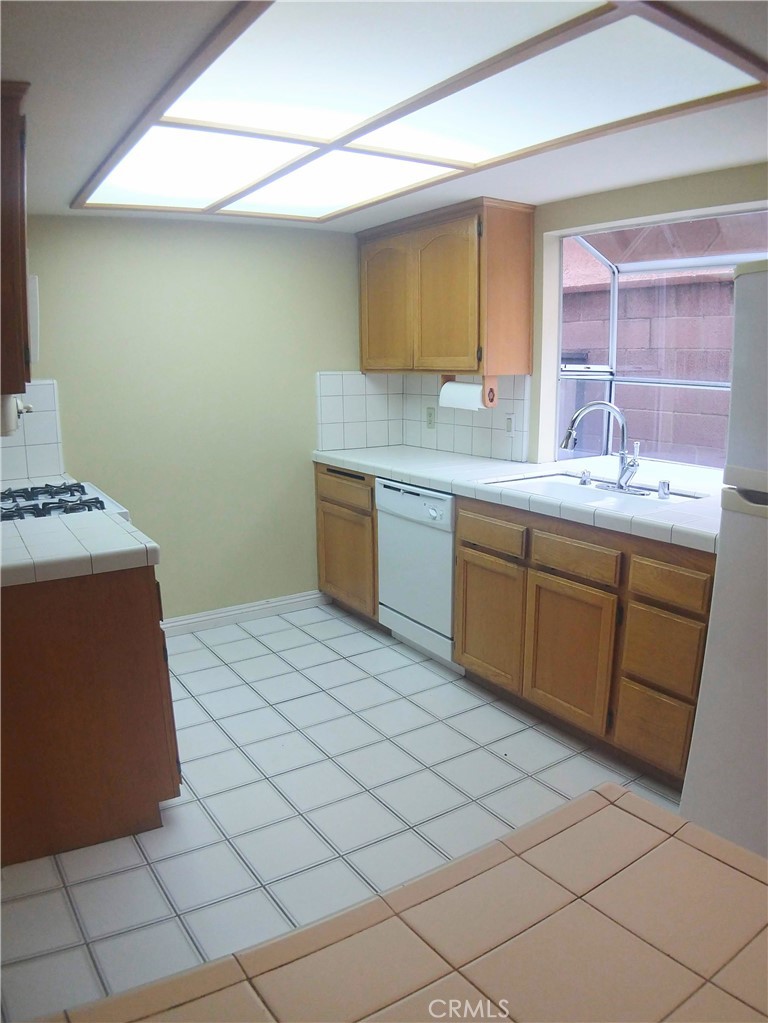 1913 Robinson Street B