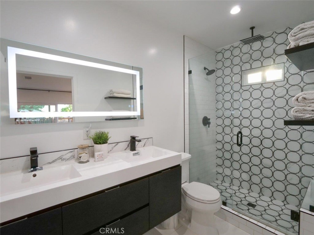 5435 W 76th Street