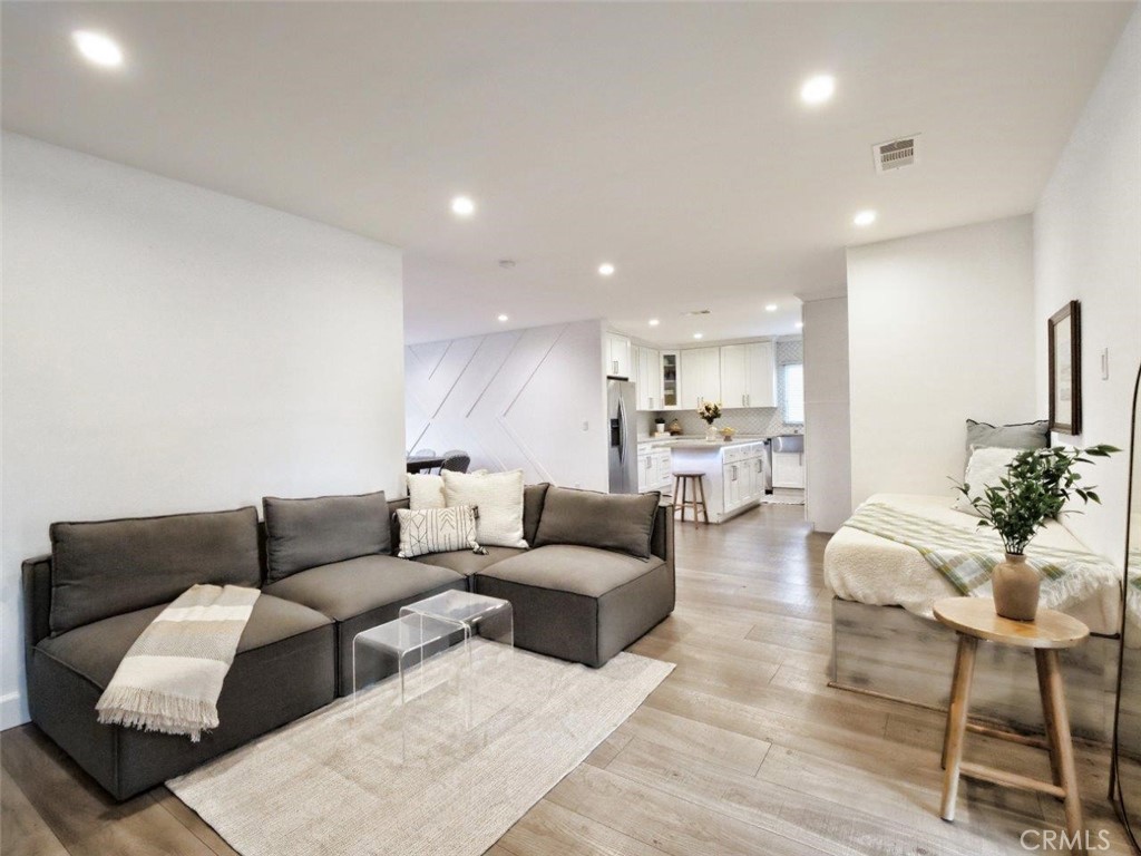 5435 W 76th Street