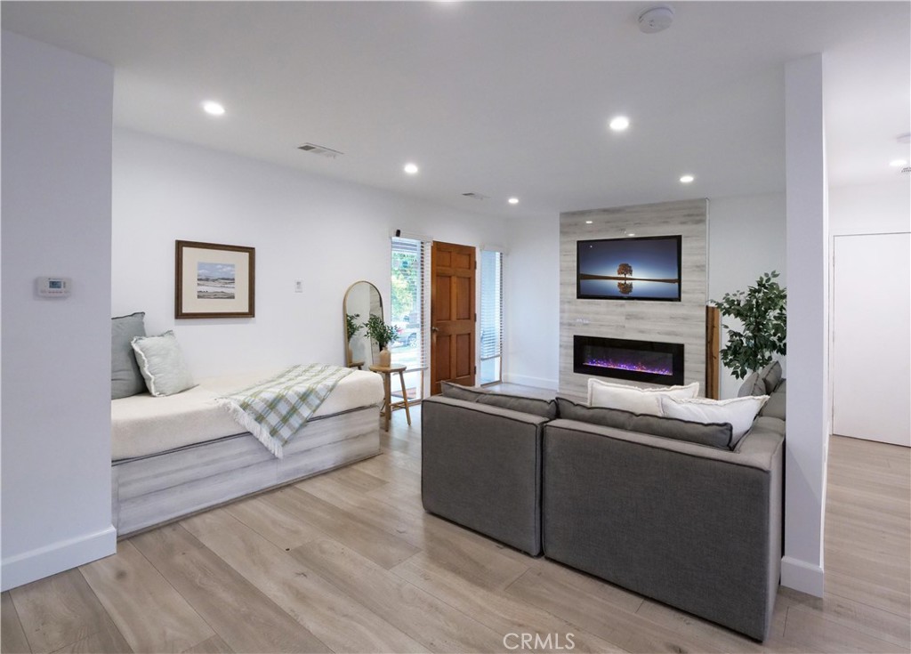 5435 W 76th Street