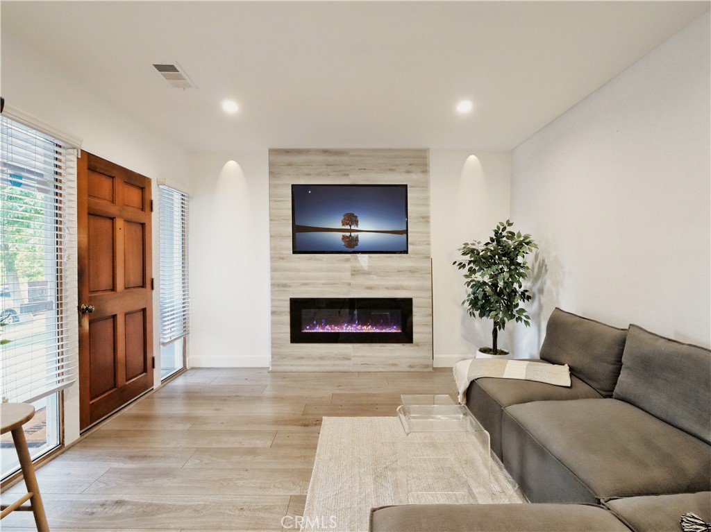 5435 W 76th Street