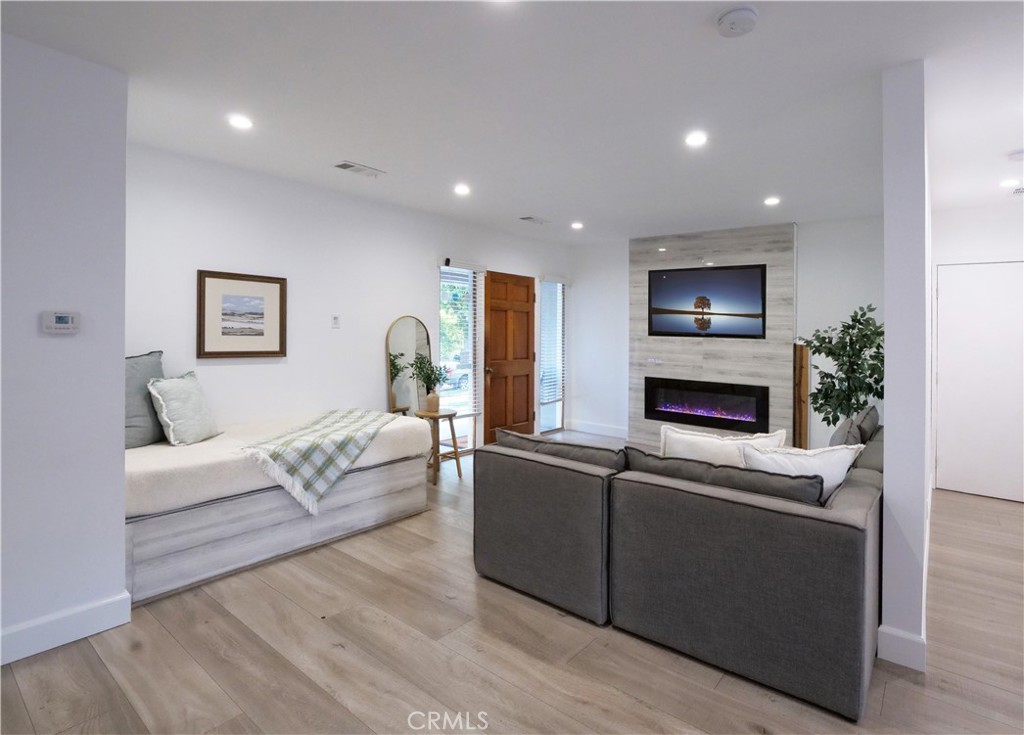 5435 W 76th Street