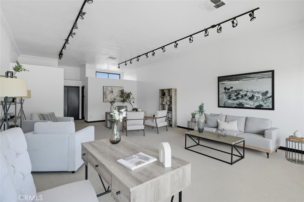 901 S Pacific Coast Highway