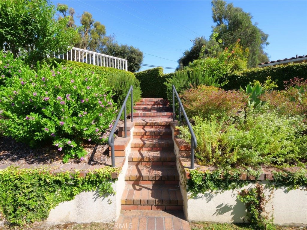 1300 Granvia Altamira