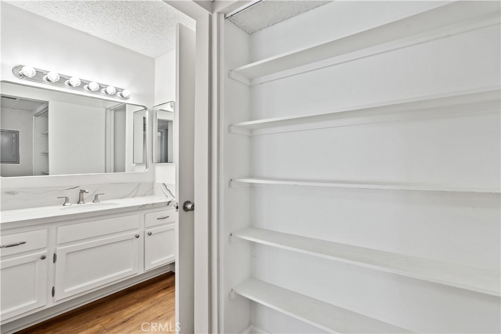 5301 Raintree 301
