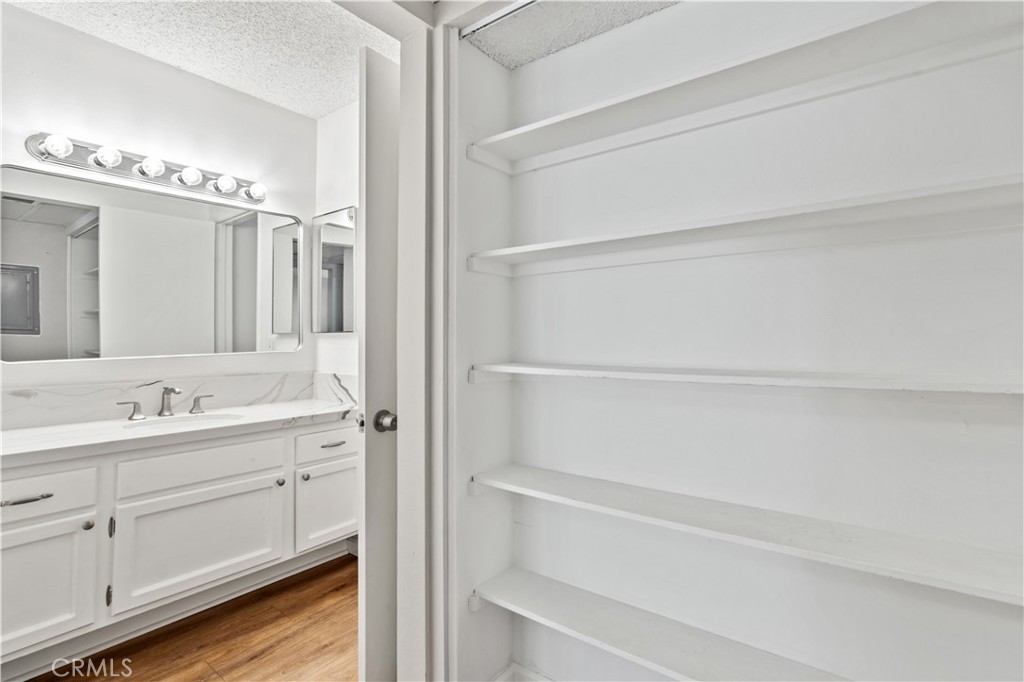 5301 Raintree 301