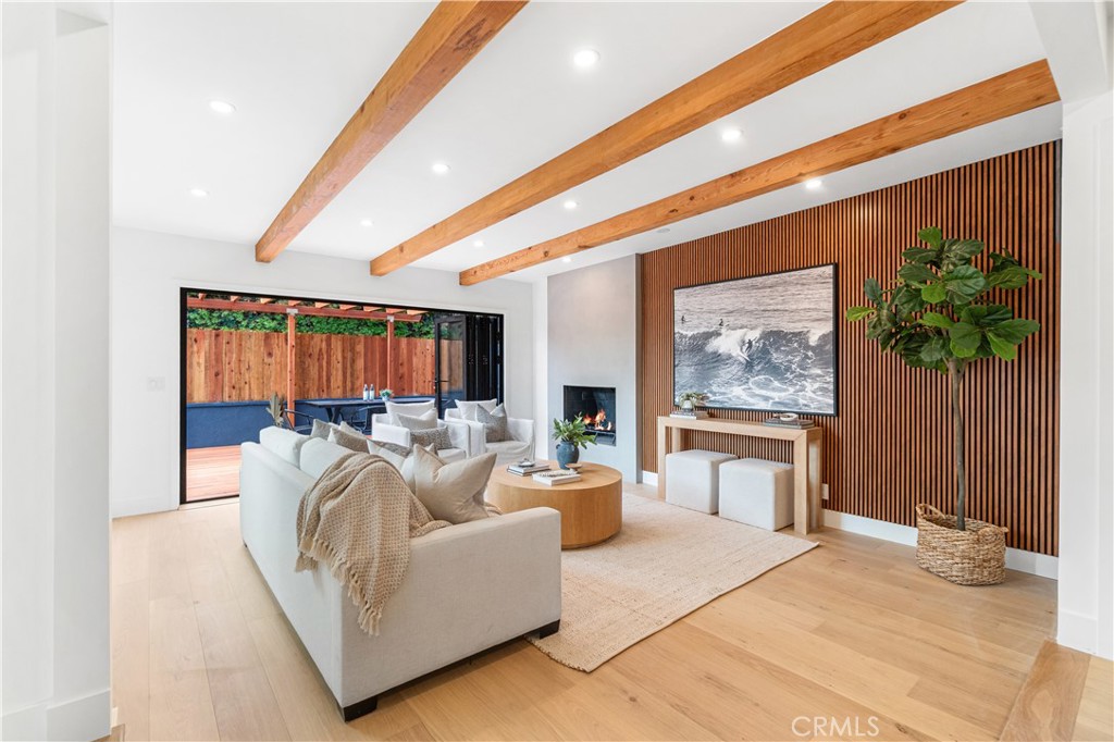 2642 Loftyview