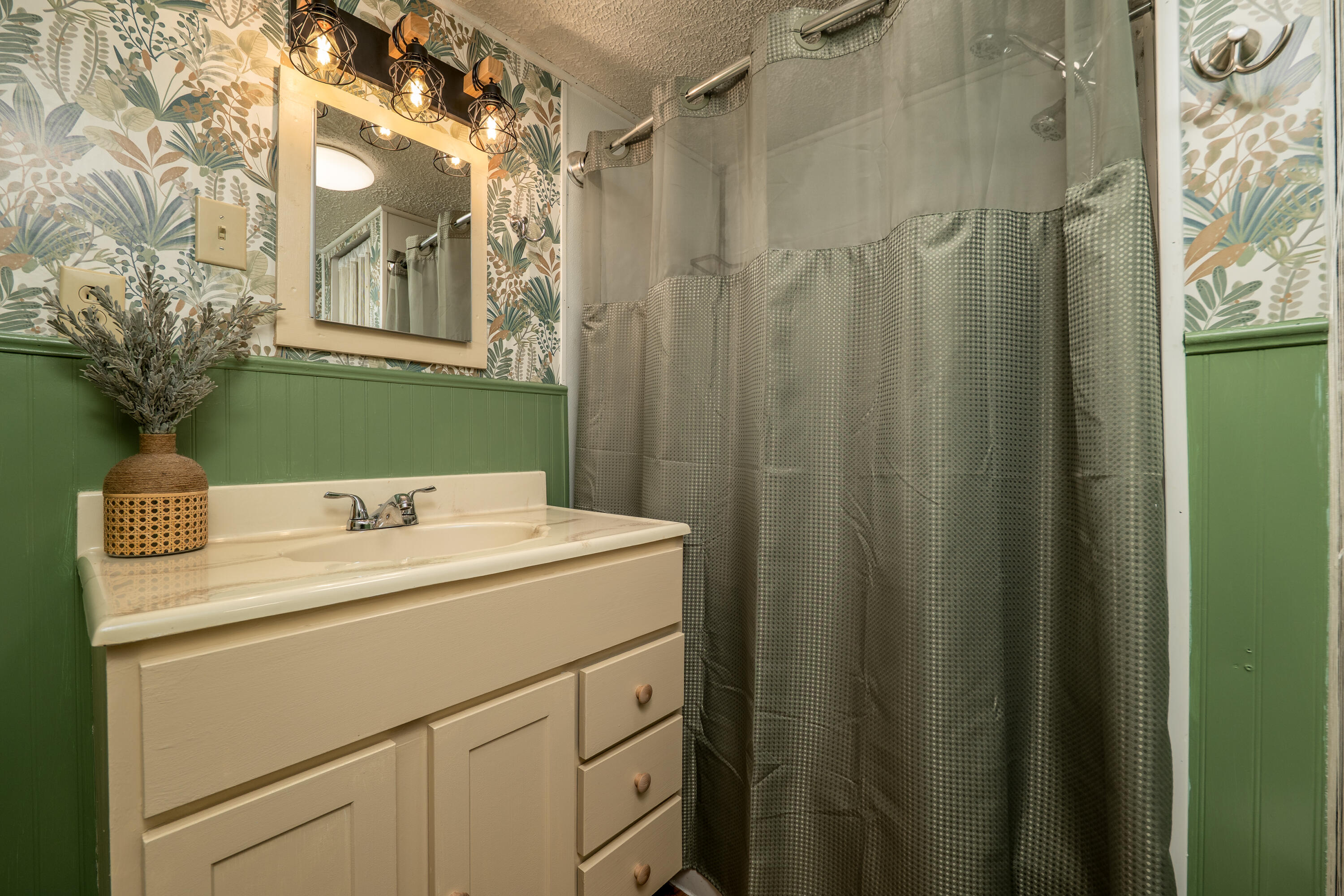 128 Bath Avenue