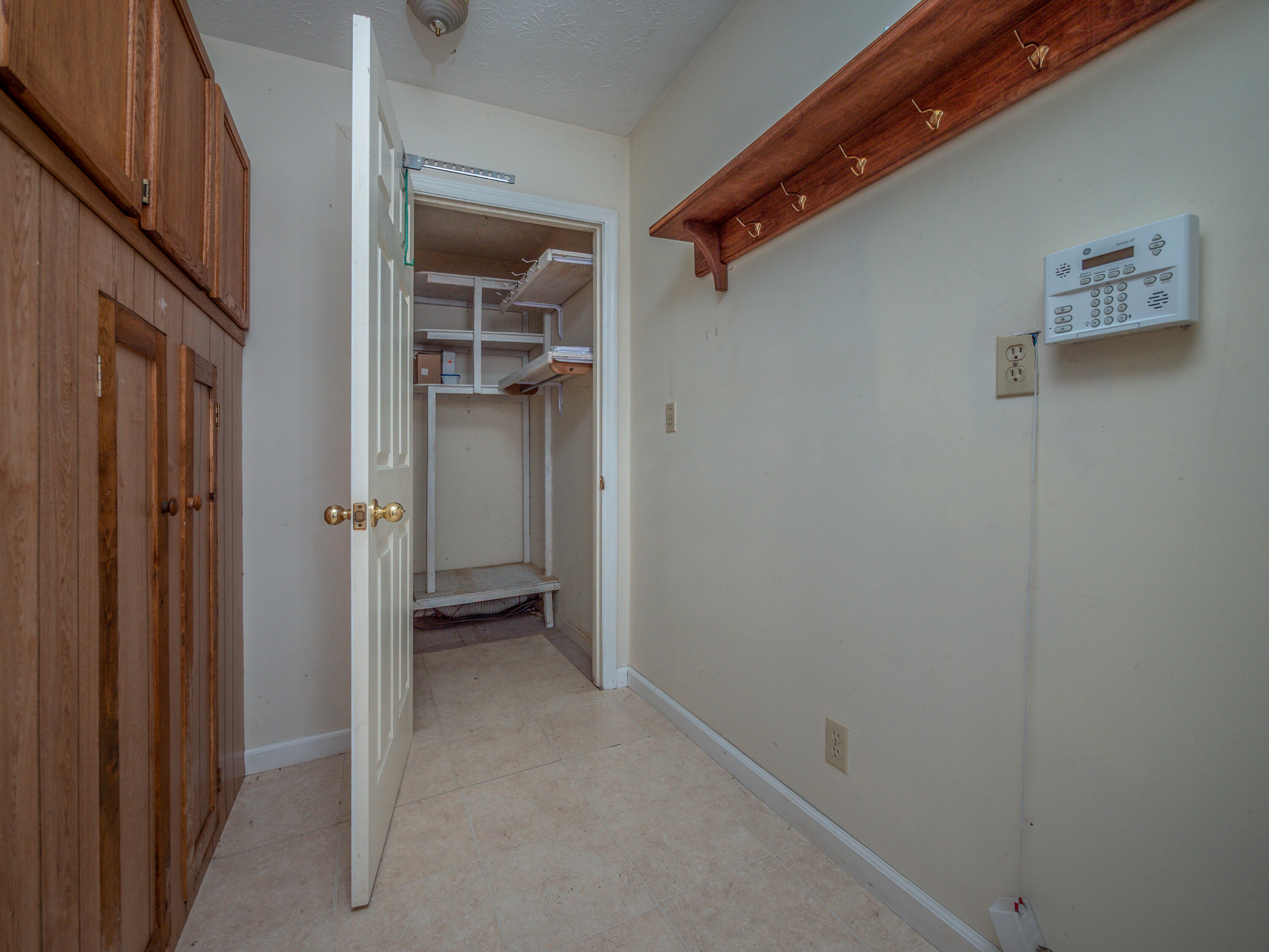 6651 S Highway 211