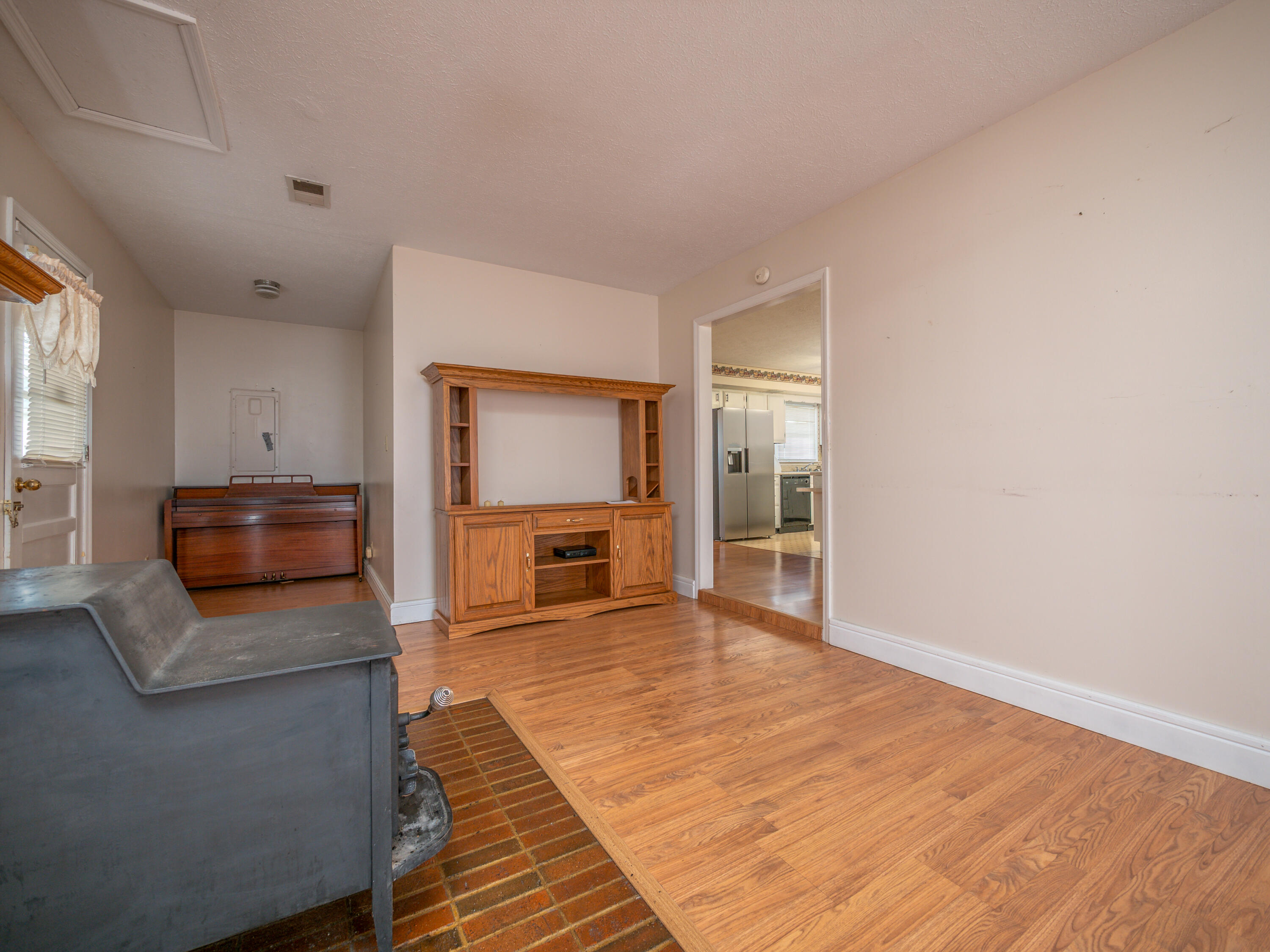 6651 S Highway 211