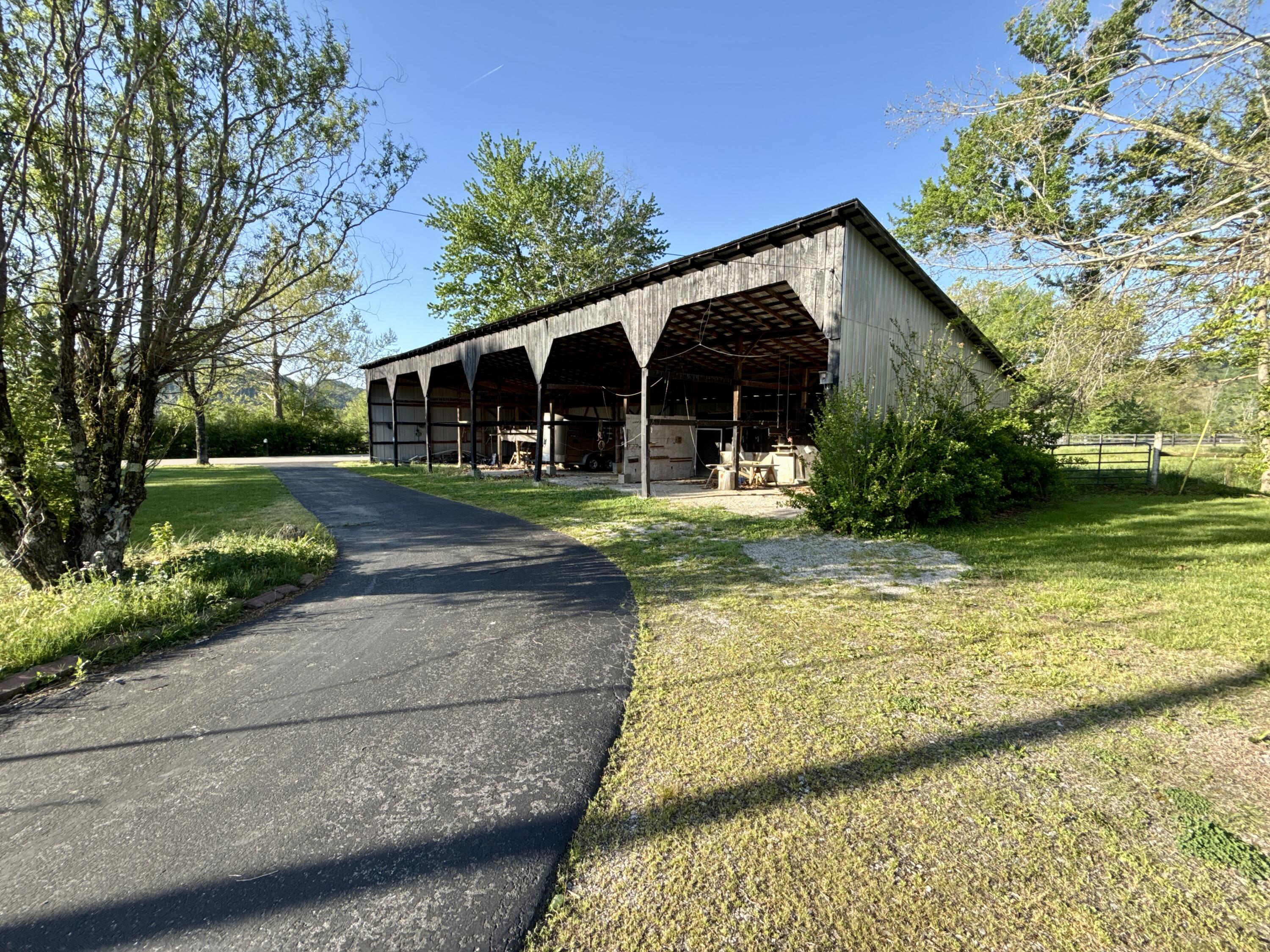 6651 S Highway 211