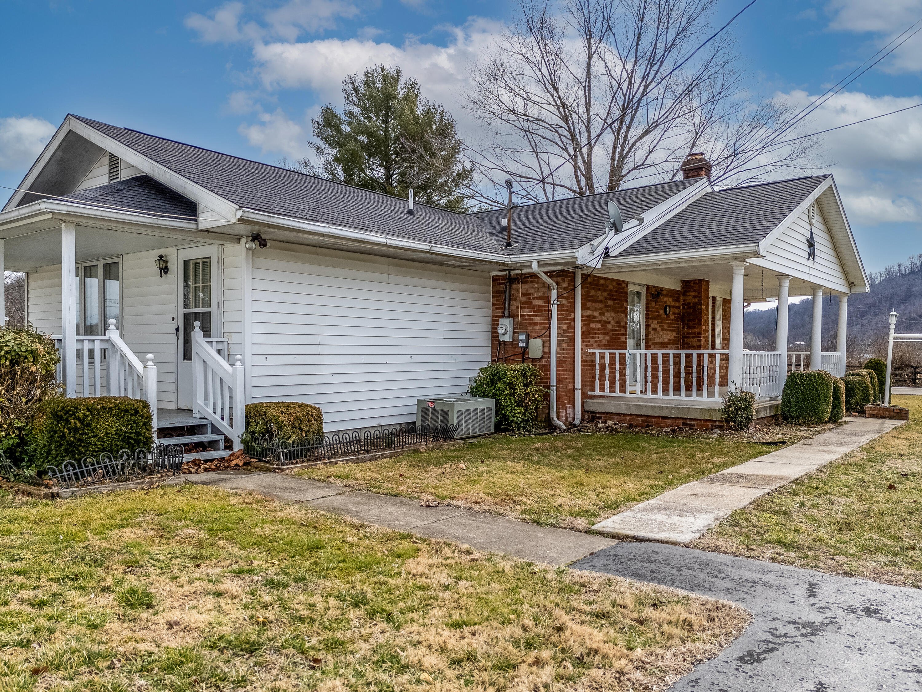 6651 S Highway 211