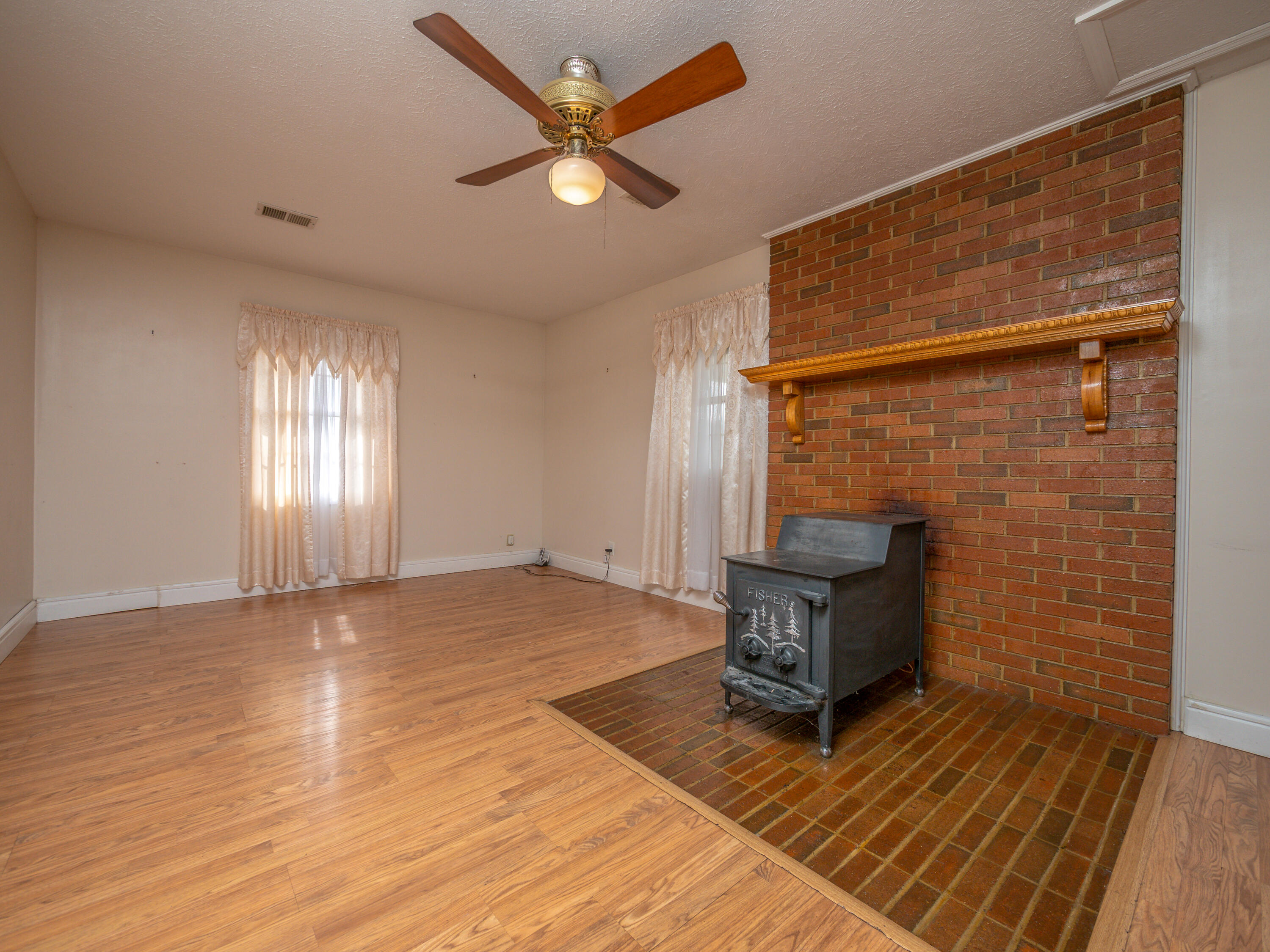 6651 S Highway 211