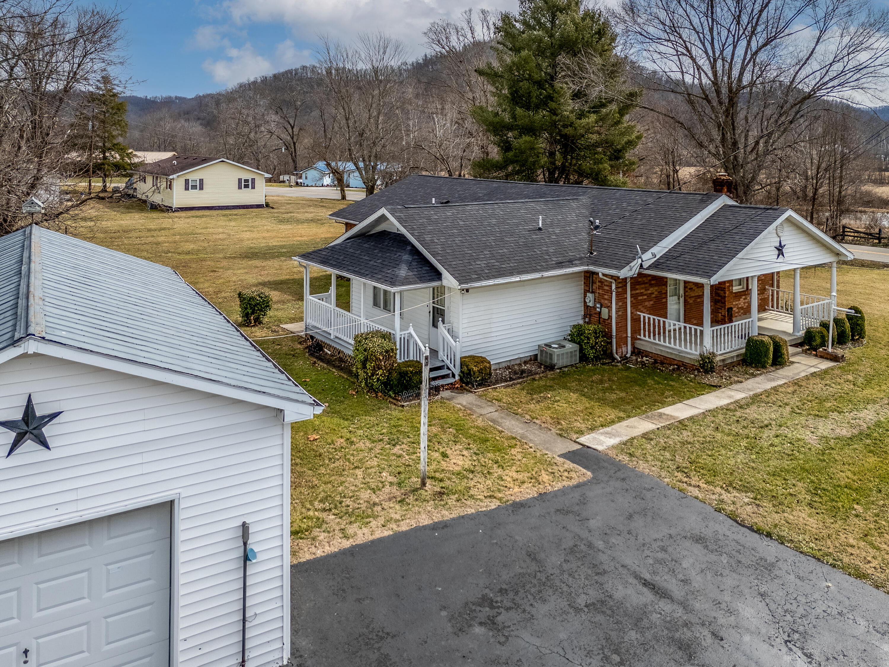6651 S Highway 211