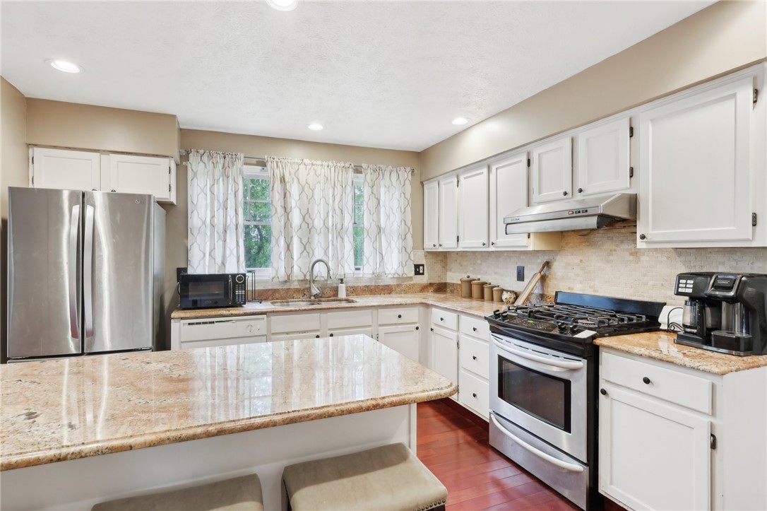 1607 Green View Ct