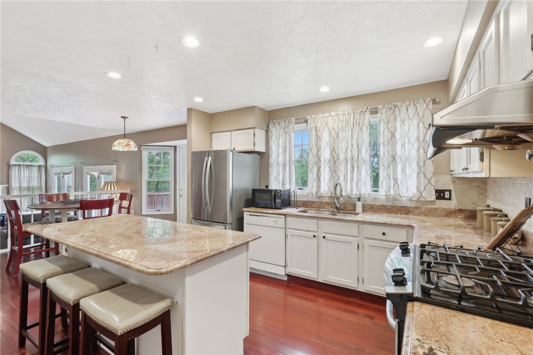 1607 Green View Ct