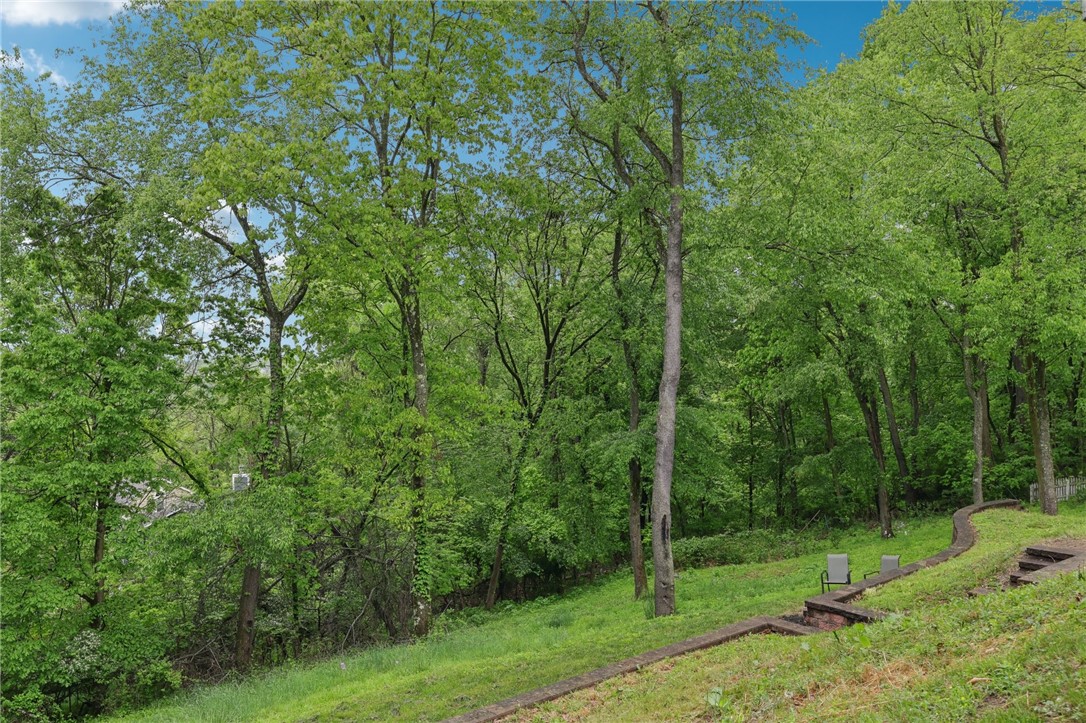 1607 Green View Ct