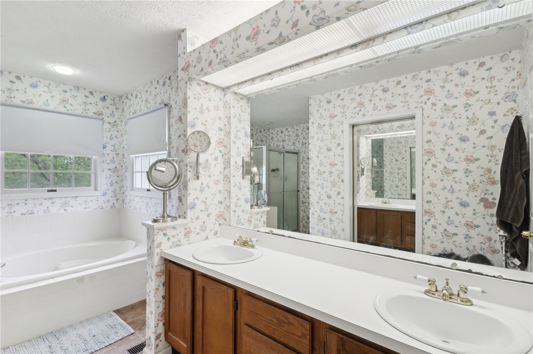 1607 Green View Ct