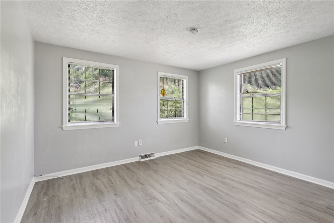 40 Emerson Rd
