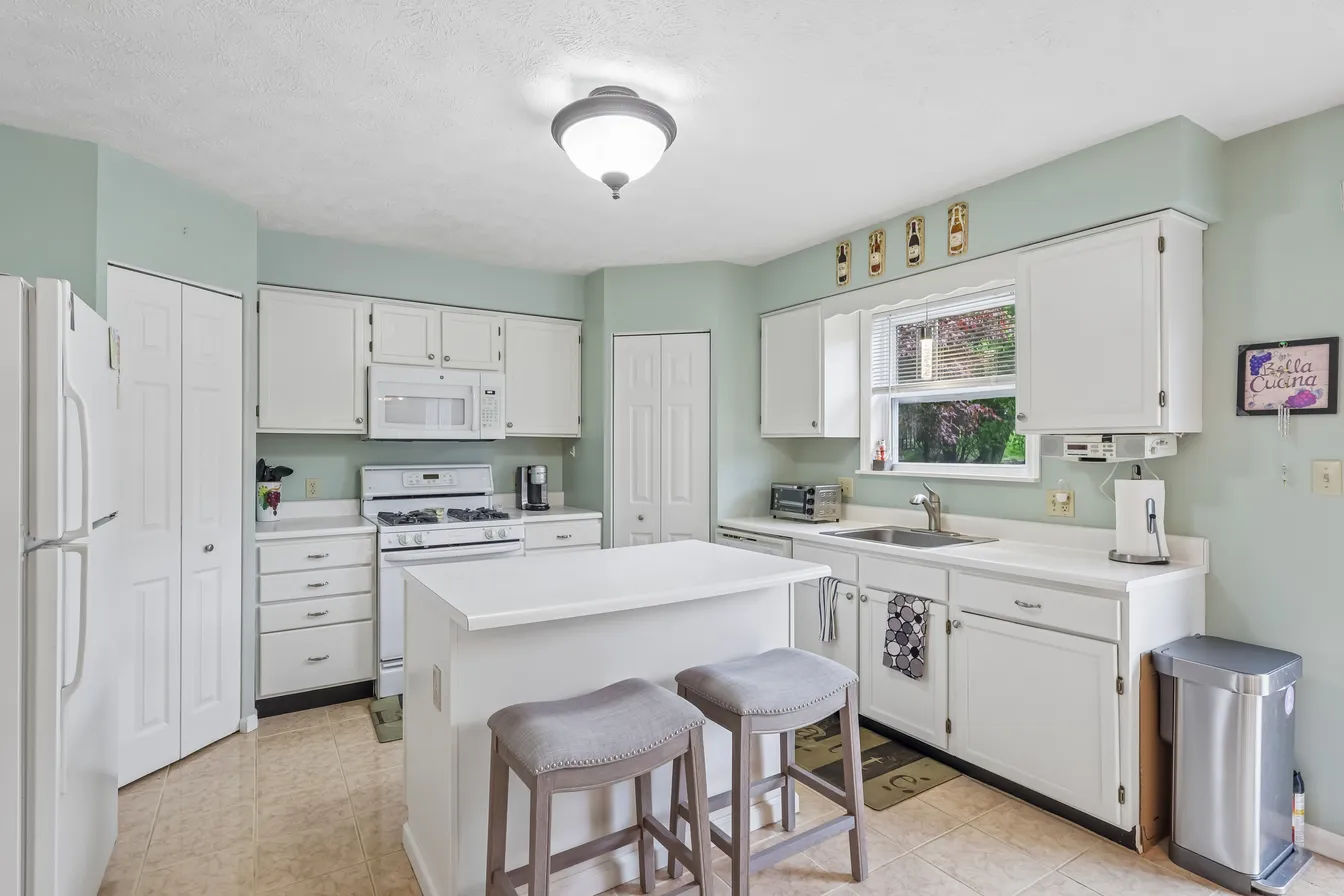 301 Holly Ridge DRIVE